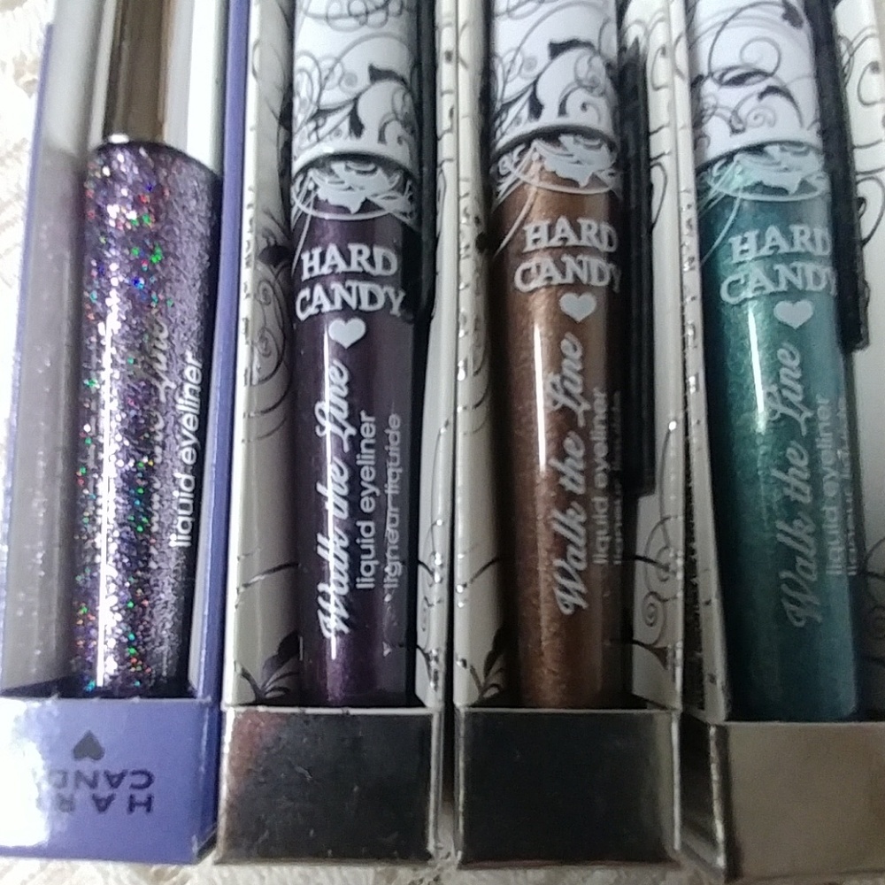 Walk The Line Liquid Eyeliner & Glitter - Picture 2 of 5
